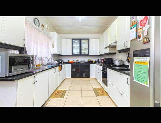 5 BEDROOM HOUSE FOR SALE IN GILLITTS